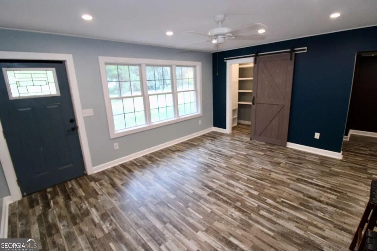 3 bed, 3.5 bath, 2274 sqft, $2,700 — Photo 3