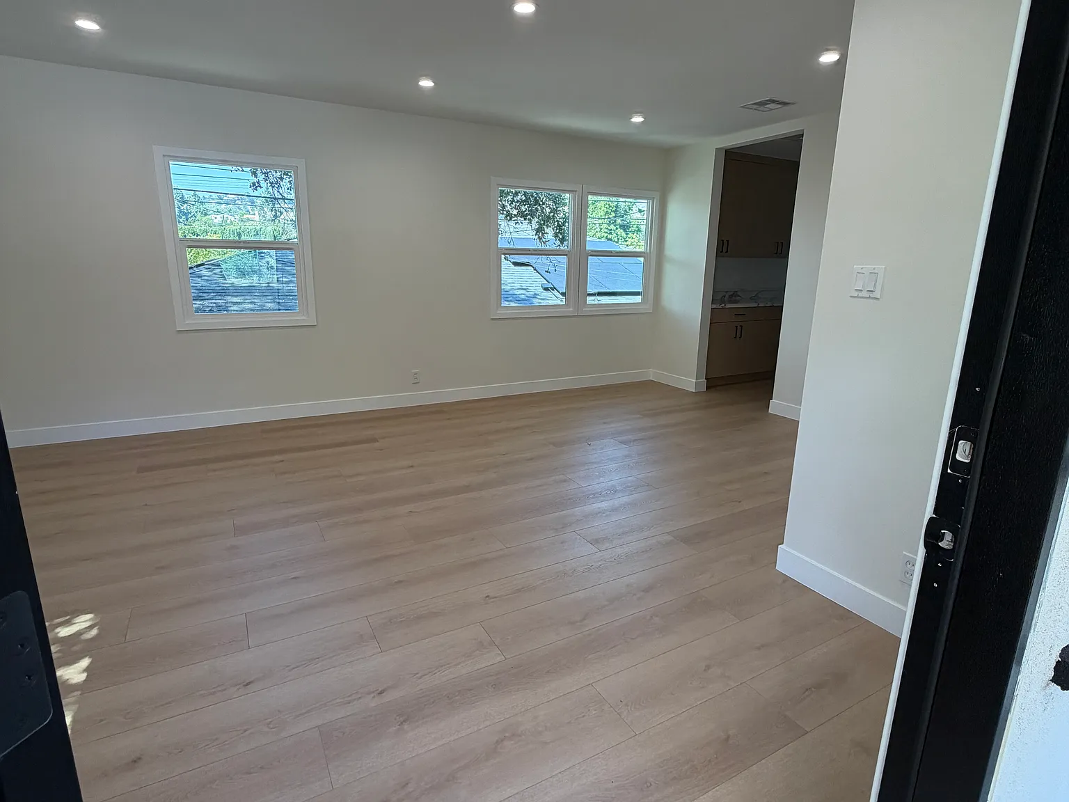 2 bed, 840 sqft, $3,250 — Photo 3