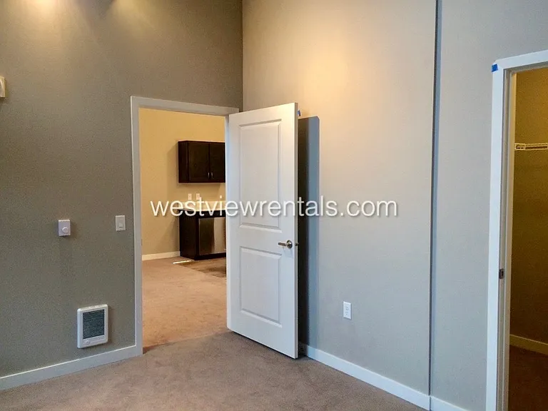 203 E Laurel St — Photo 407