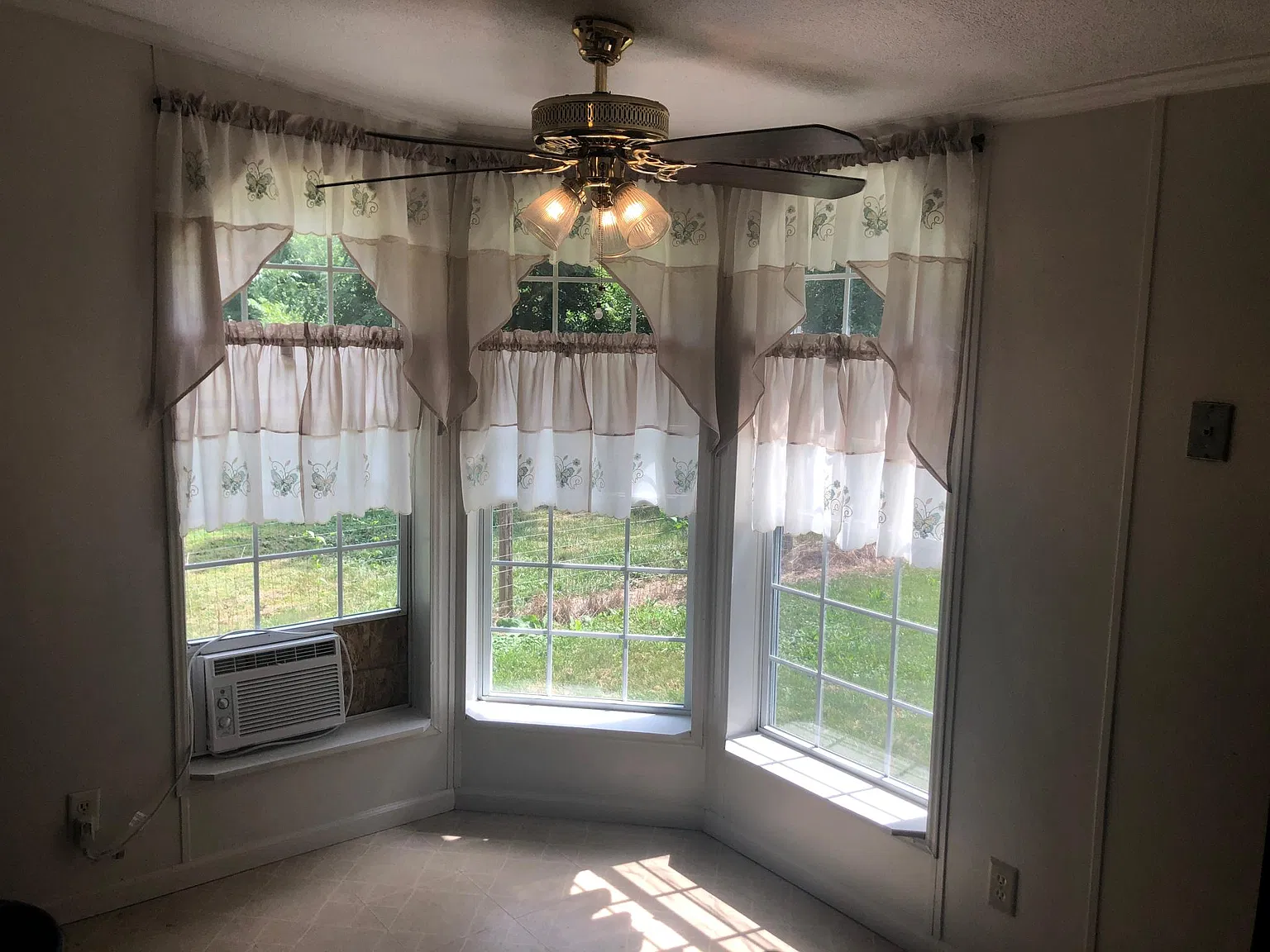3 bed, 988 sqft, $1,500 — Photo 4