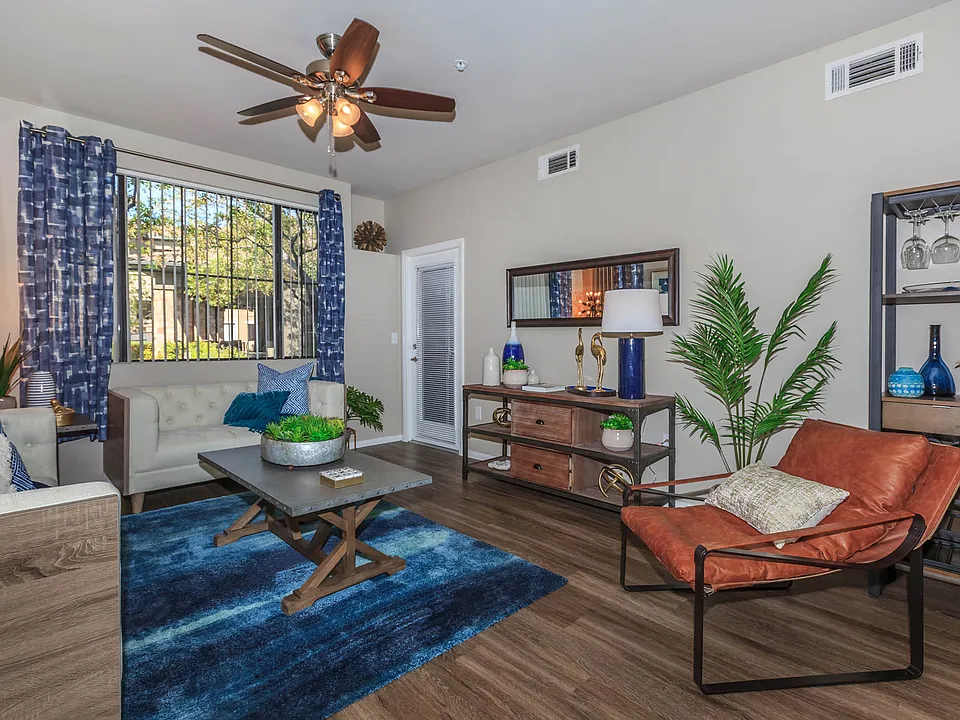 1c1 757 SQFT 1 Bed 1 Bath