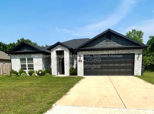 1007 N 27th St, Rogers, AR 72756