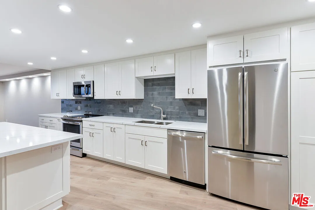 2 bed, 2.0 bath, 1422 sqft, $5,295 — Photo 3