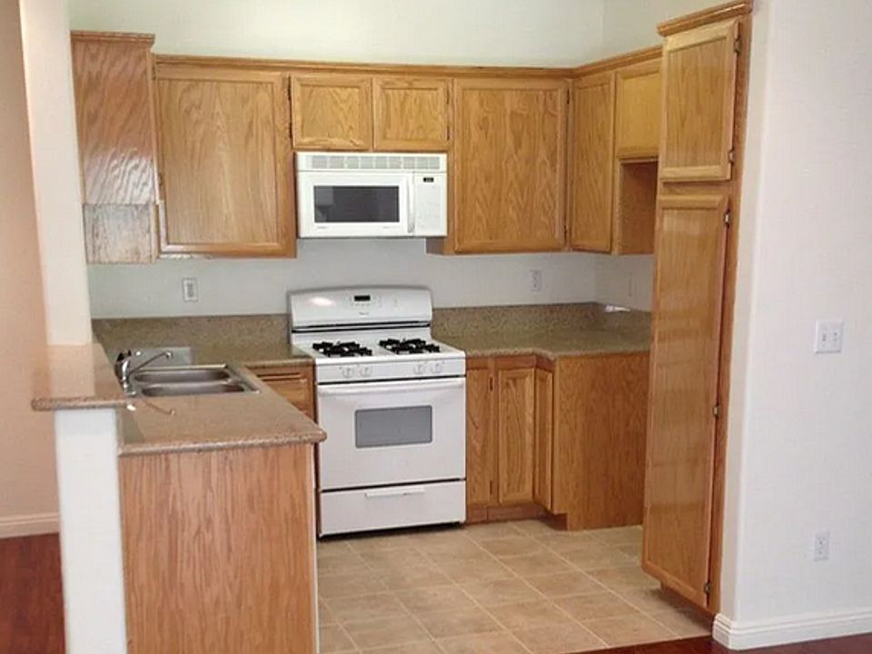 1st image of 12740 Oxnard St APT 209
