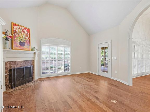 3rd image of 715 Esplanade Dr