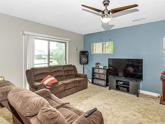 3rd image of 6492 Grandview Dr