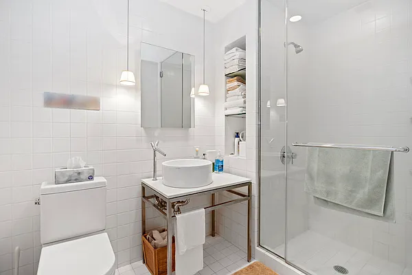 Rented by Douglas Elliman | media 22