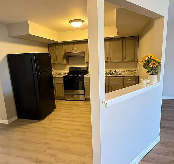 1119 E Algonquin Rd #2 — Photo 20