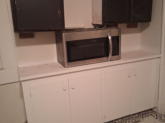 5th image of 215 Maple St