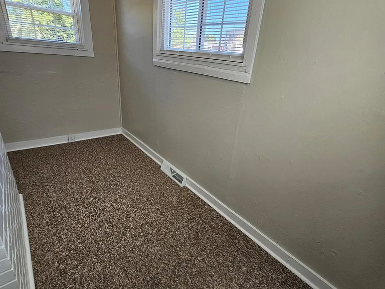 2321 Celia Ave — Photo 4