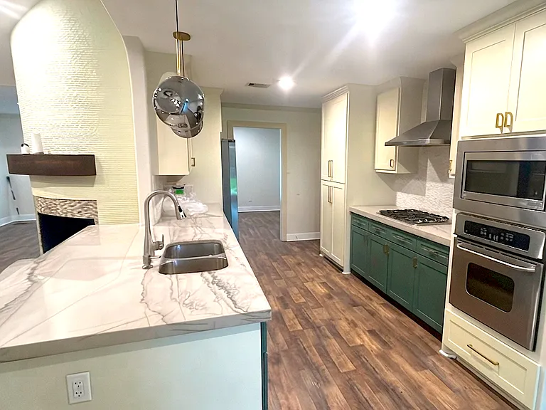 11007 Hillcroft Ave — Photo 1