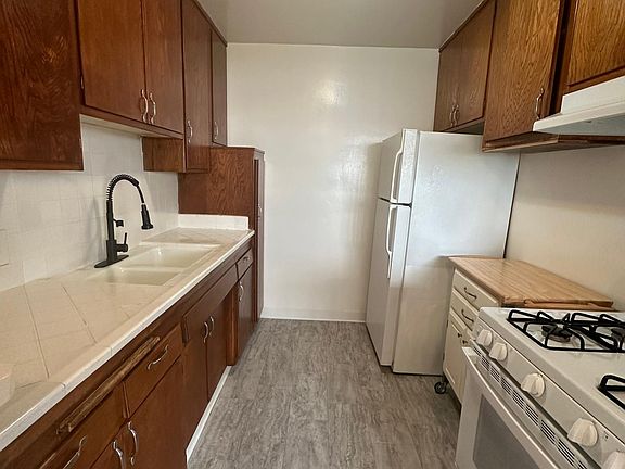 5th image of 1533 N Hayworth Ave APT 103