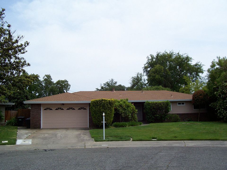 Nice Home, Center of Small Court