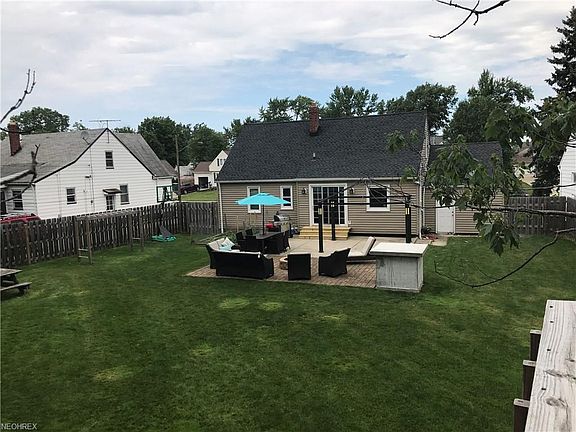 3rd image of 5832 Circle Dr