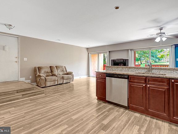 2nd image of 3925 Woodhue Pl #9