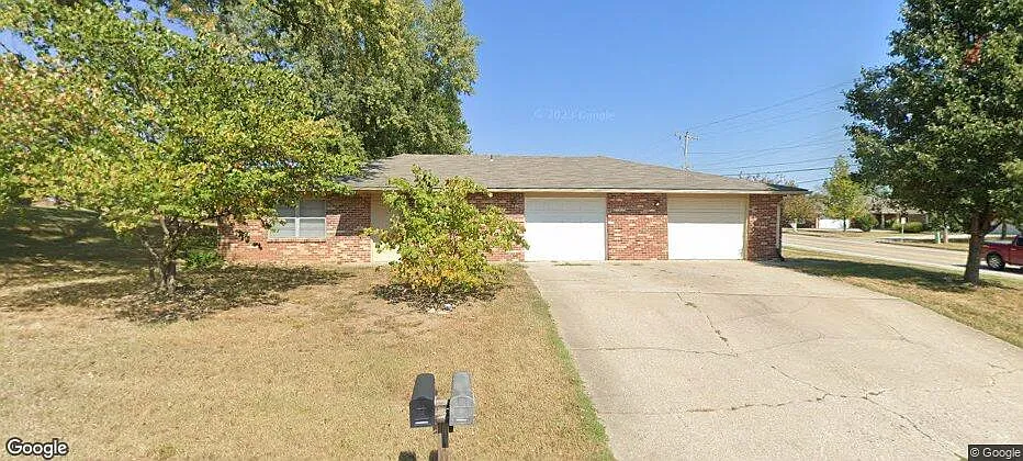 2 bed, 985 sqft, $1,200 — Photo 1