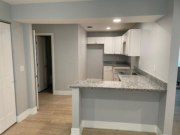 3rd image of 935 Market St #935