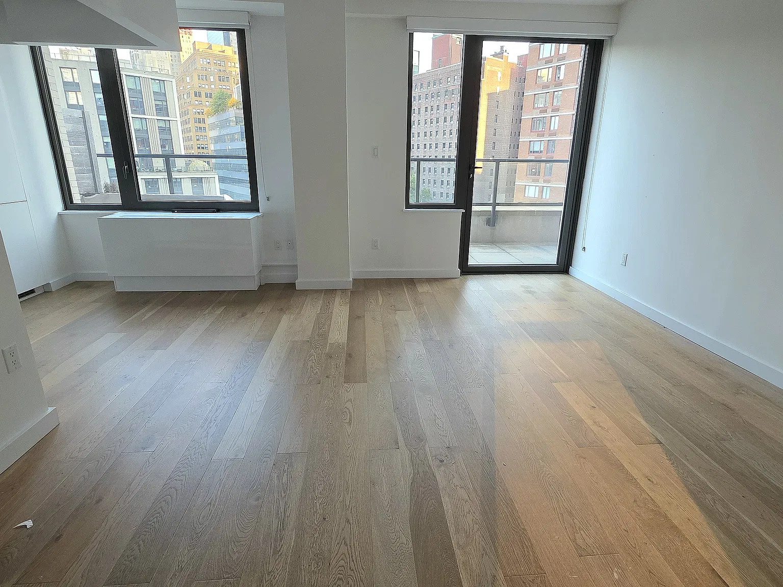 445 West 35th Street — Photo 1