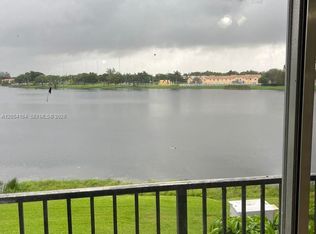 8720 N Sherman Cir APT 303, Hollywood, FL 33025
