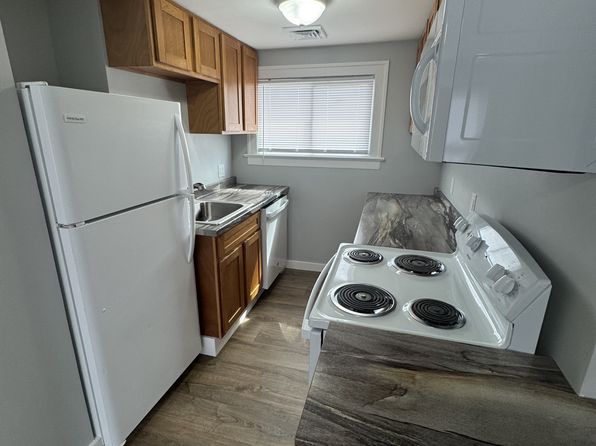 15 1/2 Elm St APT 4