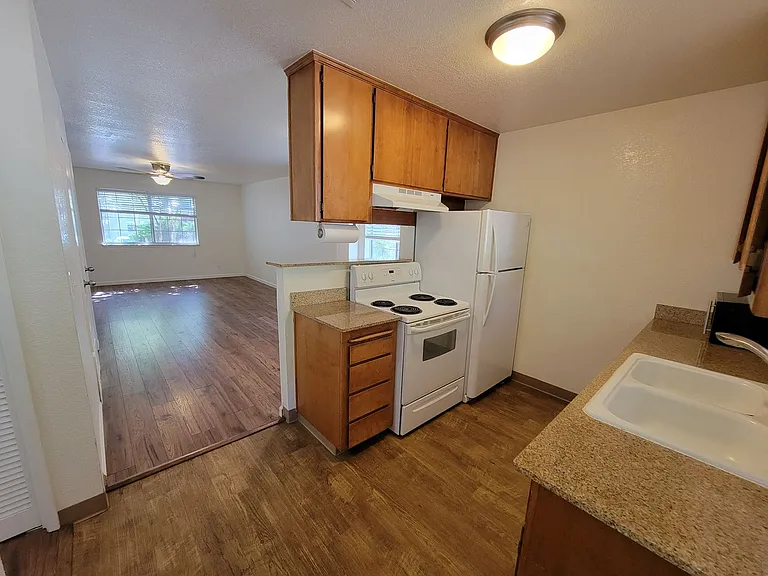 2055 Amanda Way #7 — Photo 8