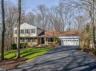 12162 Holly Knoll Cir, Great Falls, VA 22066