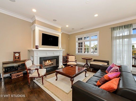2nd image of 3330 N Ashland Ave APT 2