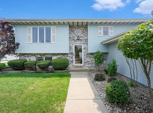 12543 Patnoe Dr, Saint John, IN 46373