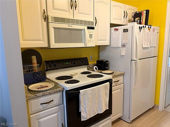 3rd image of 7270 Village Dr