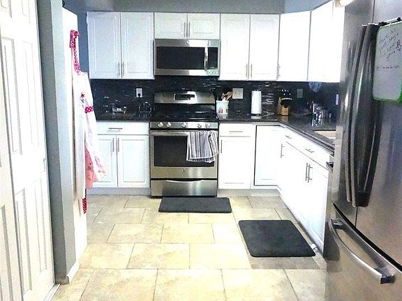 3rd image of 1608 W Hermosa Dr