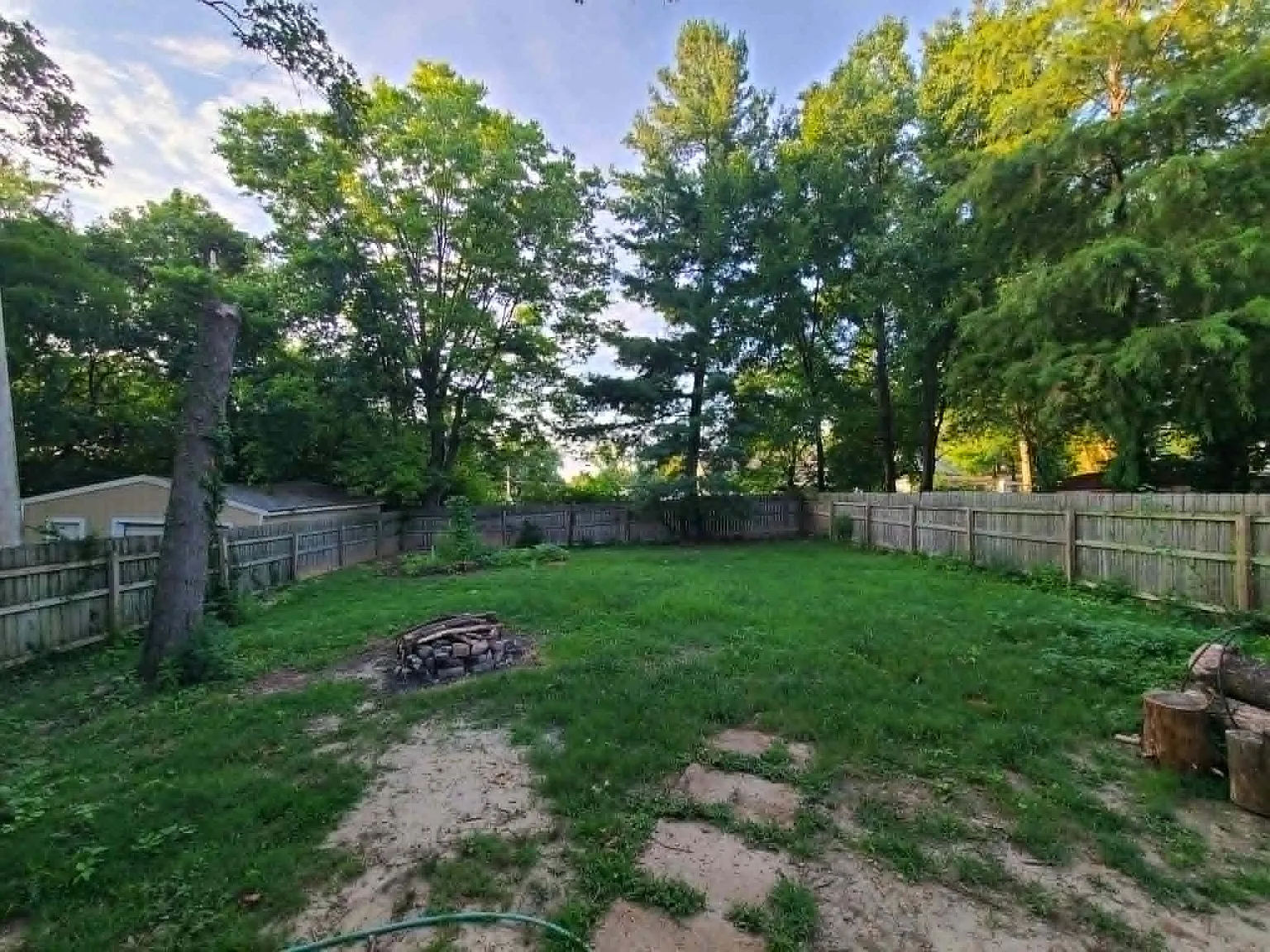 3 bed, 1372 sqft, $1,900 — Photo 2