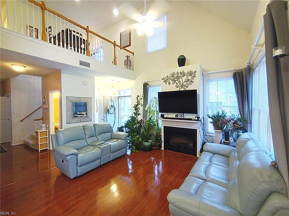 4th image of 1007 Christiana Cir