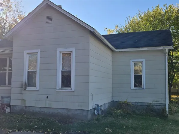 229 8th Ave N, Clinton, IA 52732