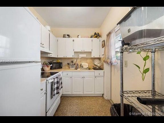 3rd image of 713 SW 7th St