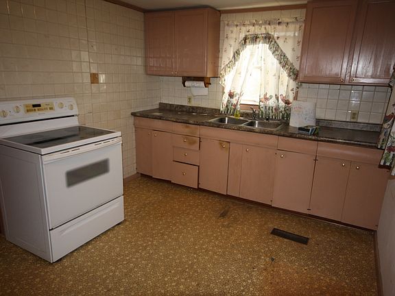 4th image of 265 Hempstead 37