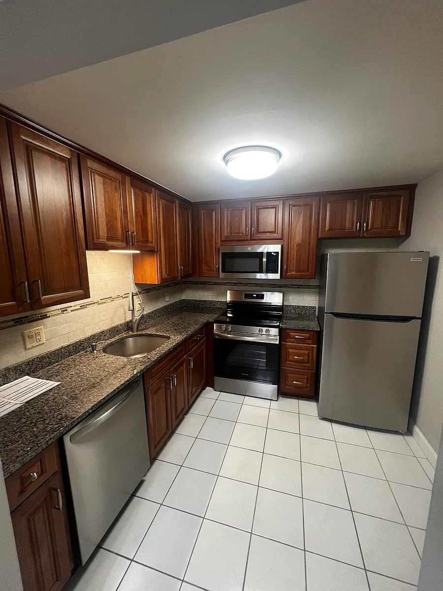 Kitchen (New Appliances) - 1321 Worcester Rd #503