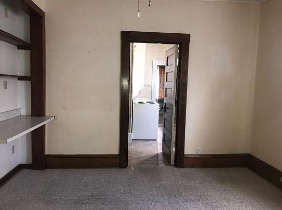 3rd image of 412 E Watauga Ave