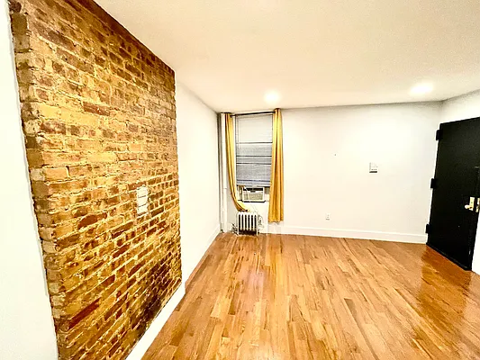 Rented by Pear NYC LLC | media 30