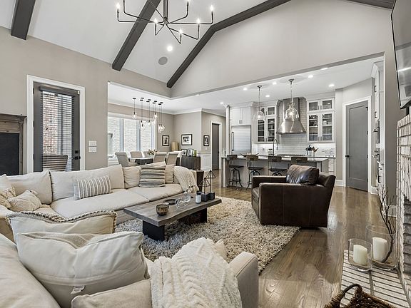 5th image of 3815A Woodmont Ln