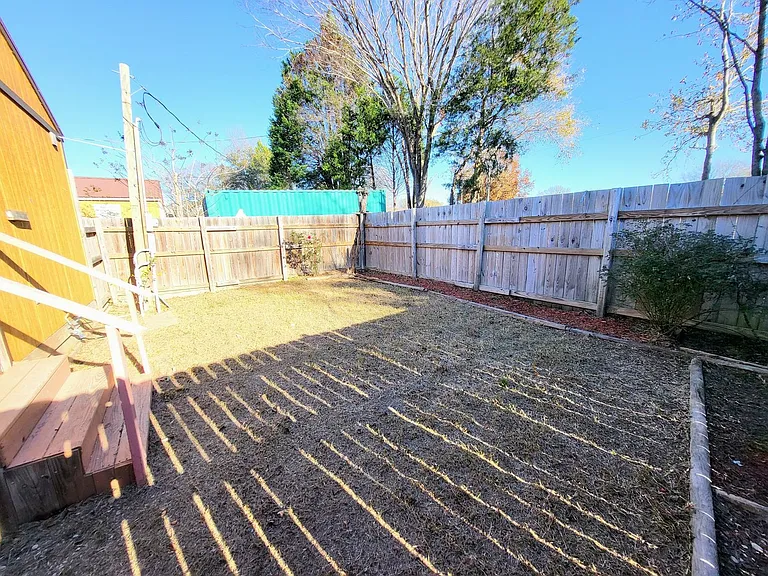 1317 E Main St — Photo 13