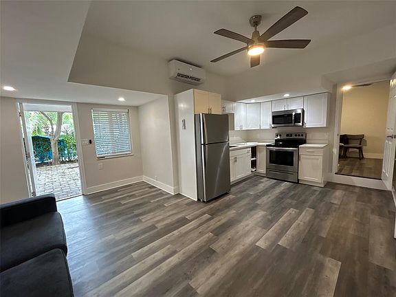 3rd image of 828 NE 17th Ave APT 5