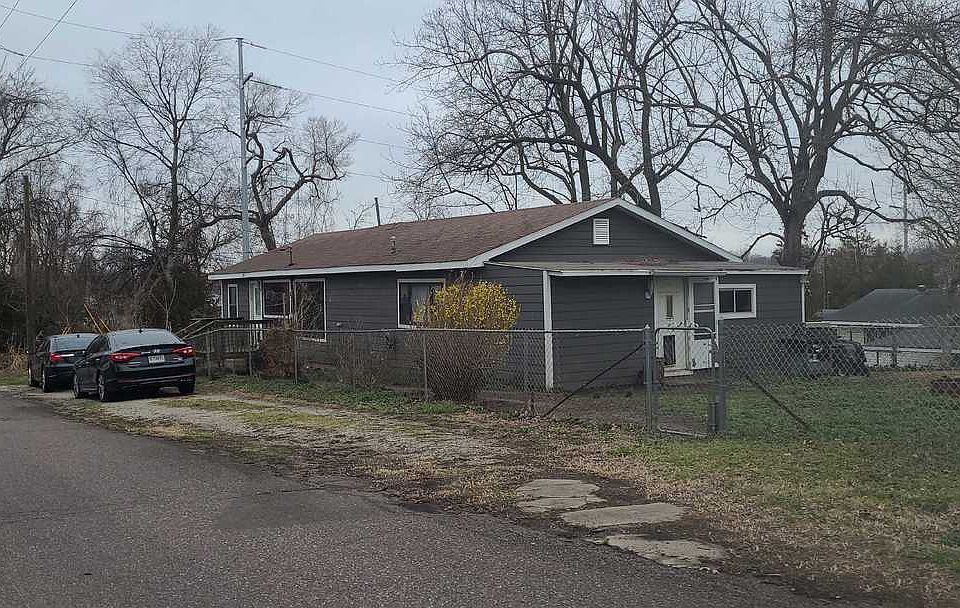 1st image of 201 N Elm St