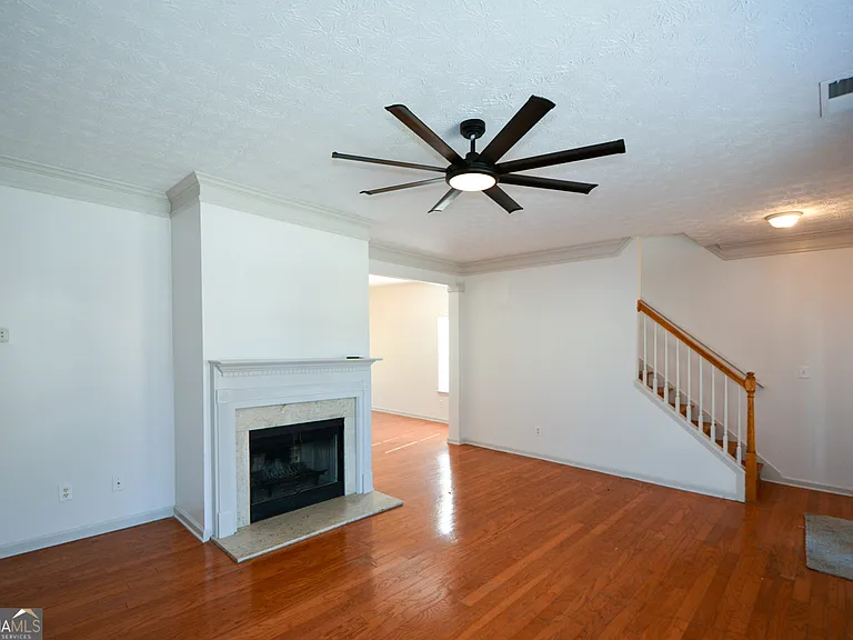 5460 Hampton Ct — Photo 5