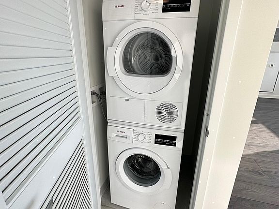 2nd image of 608 Pavonia Ave #1011