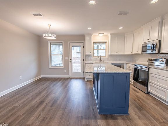 5th image of 1915 Whitehaven Dr