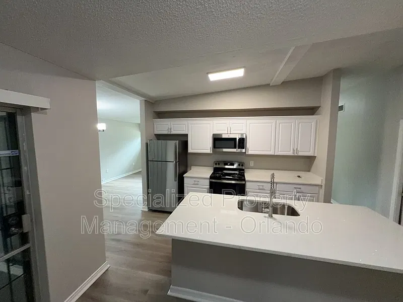 4 bed, 2.0 bath, 1575 sqft, $2,130 — Photo 3