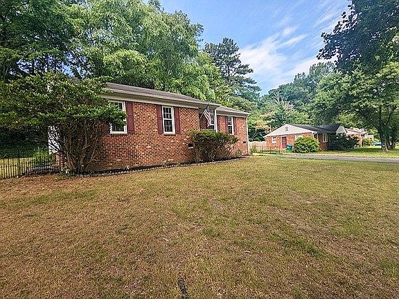 2nd image of 2016 Cedarhurst Dr