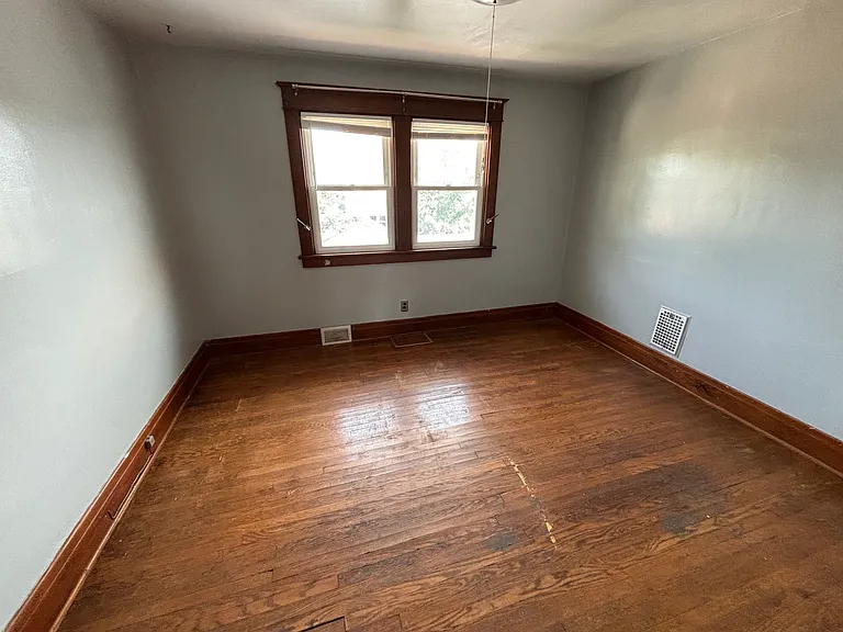 158 E Hazeltine Ave #2 — Photo 5