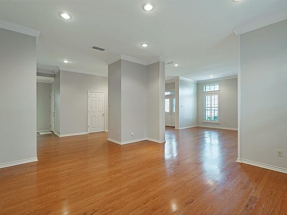 4th image of 406 Brighton Ct