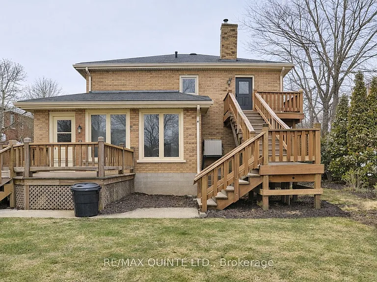 185 Foster Ave — Photo 2